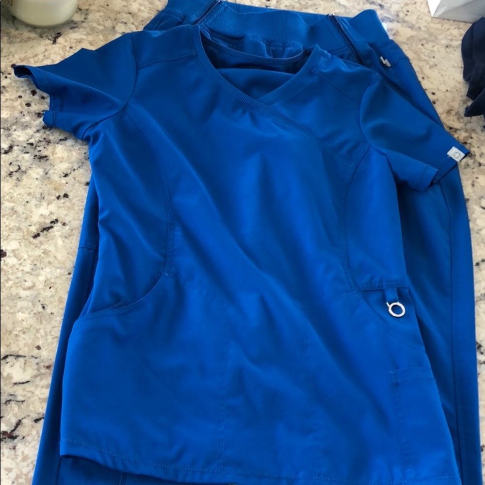 Infinity by Cherokee Scrub Top and Jogger Bottom